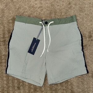 NWT - Vineyard Vines Green and Black Board Men’s Shorts with Adjustable Waist